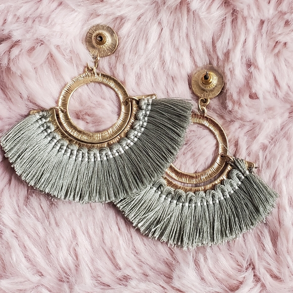 🍍Sage Fringe Earrings - Picture 4 of 4